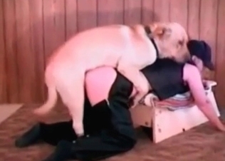 Lil hound is giving this babe a nice oral treat